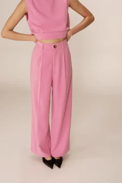 Pantalón de traje con pliegues delanteros