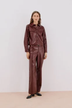 Pantalón efecto piel
