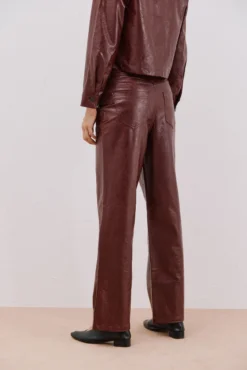 Pantalón efecto piel
