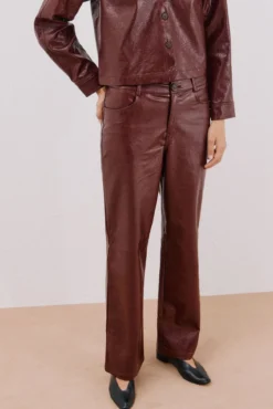 Pantalón efecto piel