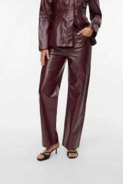Pantalón encerado efecto brillo