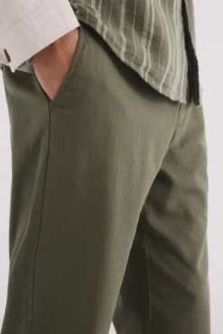 Pantalón espiga slim fit