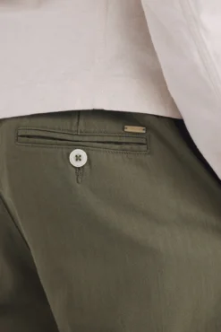 Pantalón espiga slim fit
