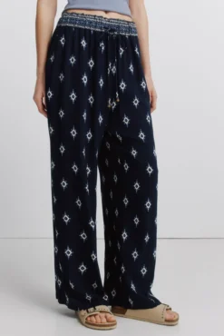 Pantalón estampado rústico cordón