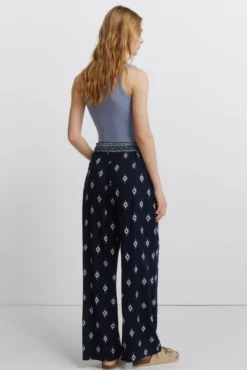 Pantalón estampado rústico cordón