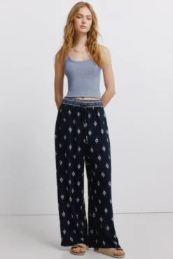 Pantalón estampado rústico cordón