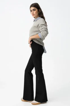 Pantalón flare