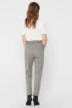 Pantalón fluido de corte clásico