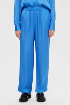 Pantalón holgado satinado confeccionado con Lenzing ECOVERO