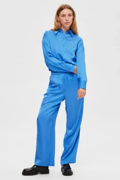 Pantalón holgado satinado confeccionado con Lenzing ECOVERO