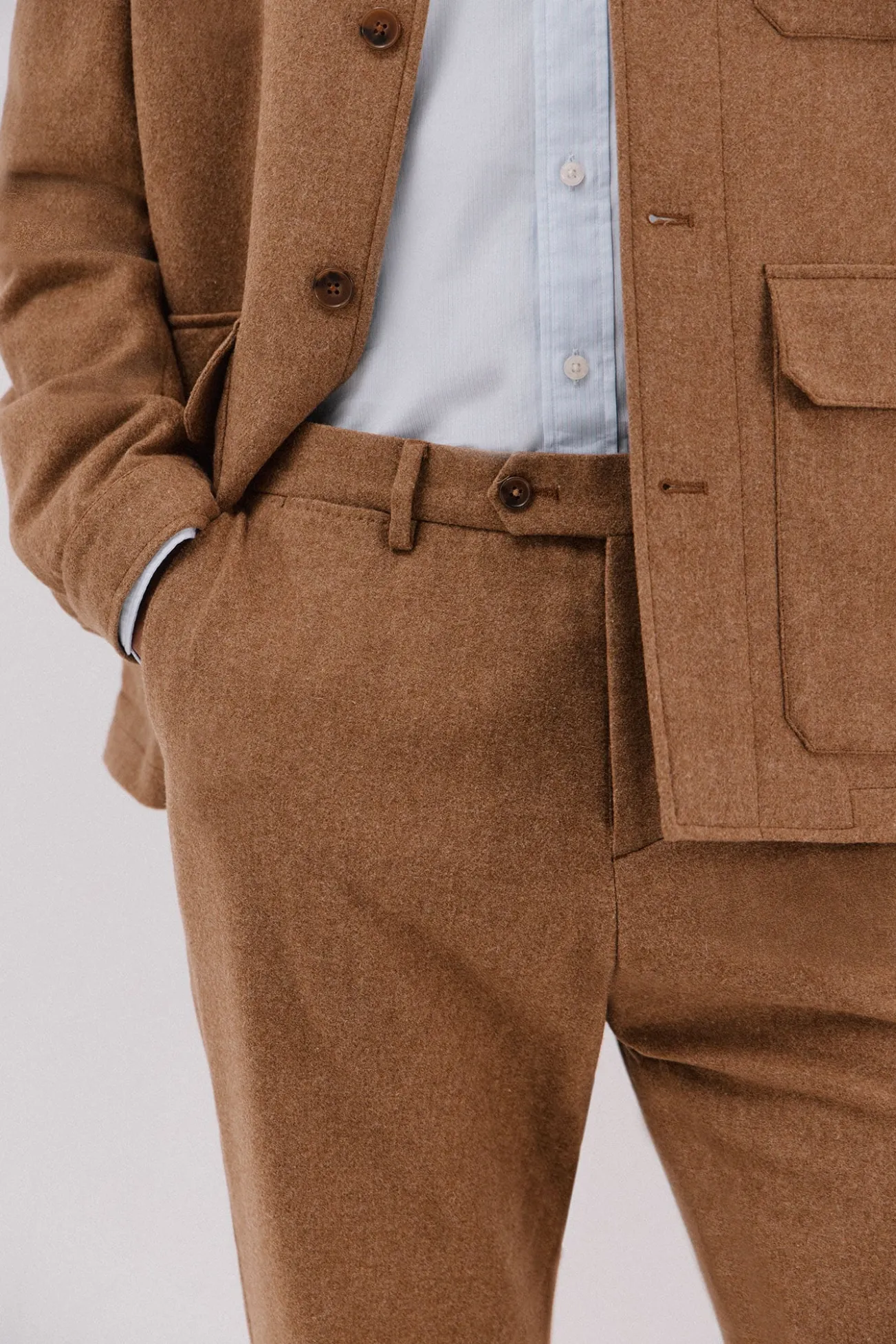 Pantalón lana camel