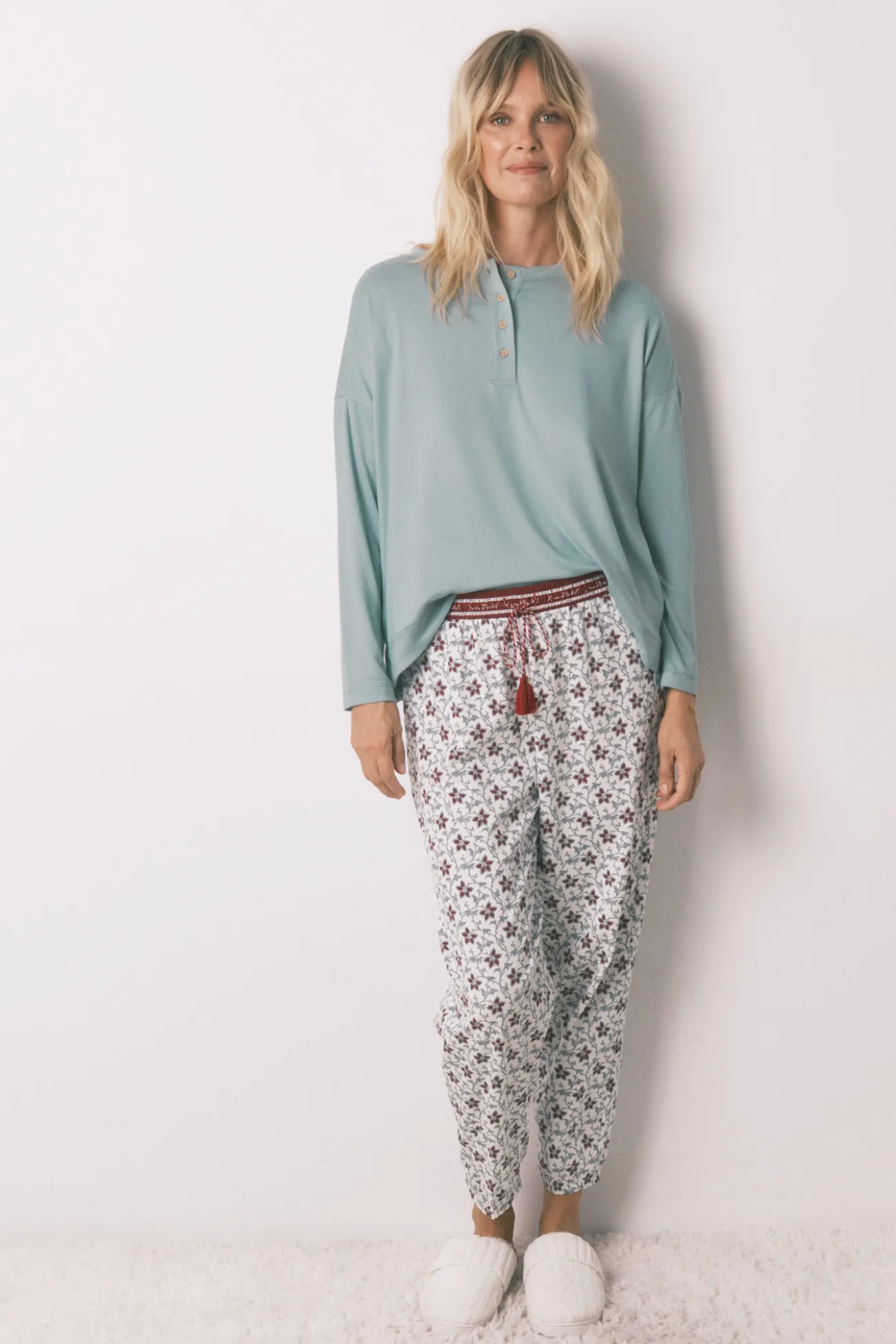 Pantalón largo 100% algodón estampado flores
