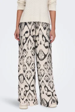 Pantalón largo ancho