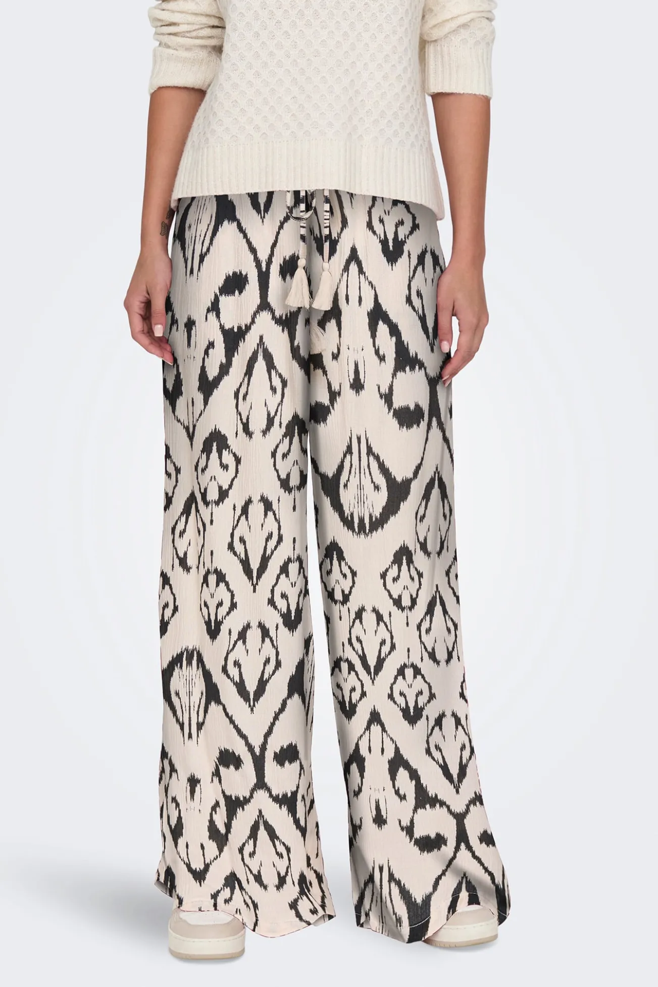 Pantalón largo ancho