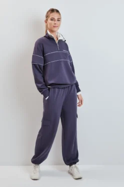 Pantalón largo ancho gris