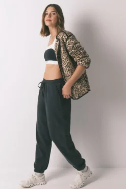Pantalón largo carrot felpa fina gris