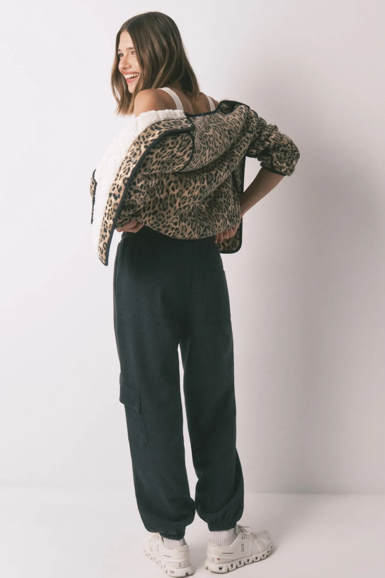 Pantalón largo carrot felpa fina gris