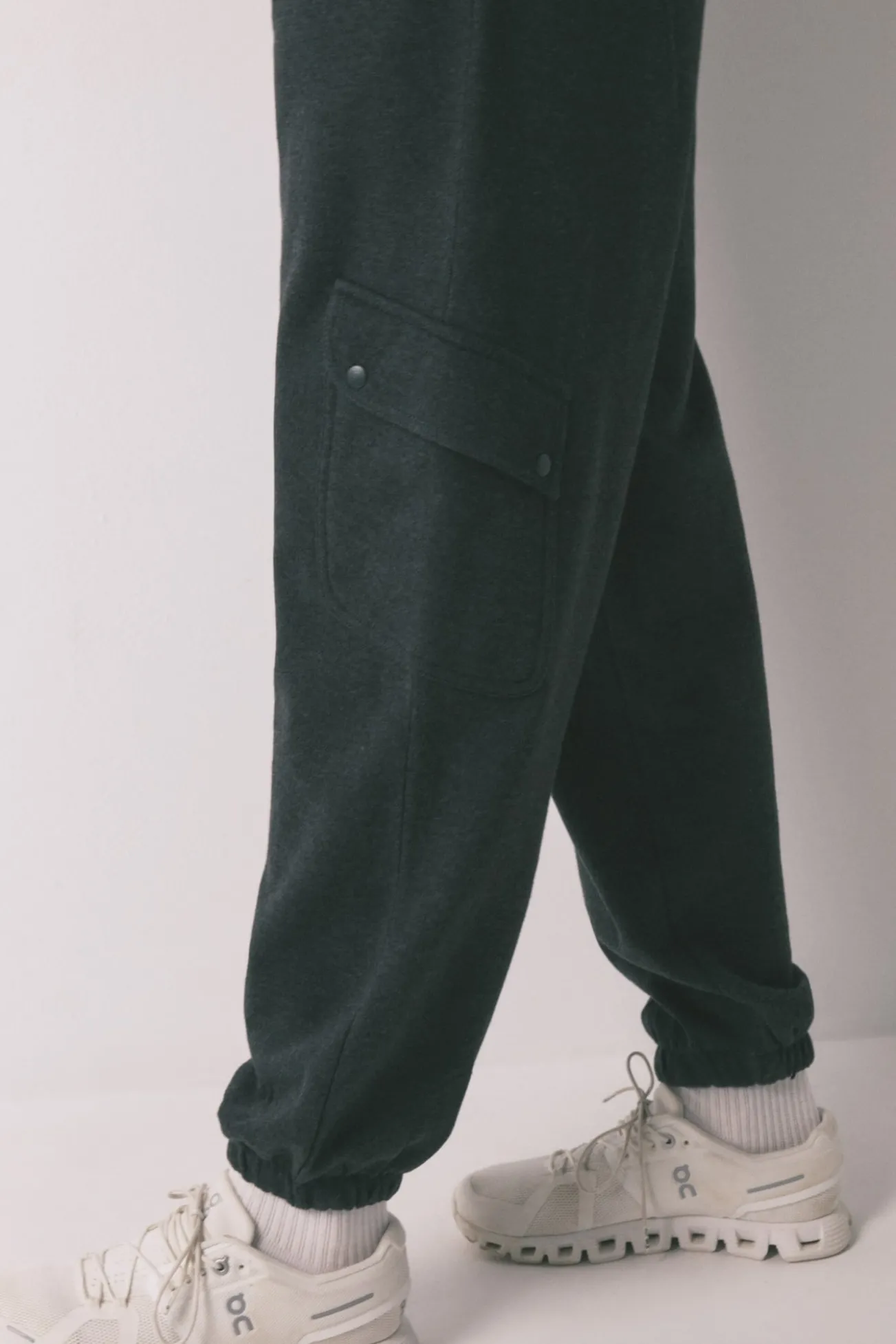 Pantalón largo carrot felpa fina gris