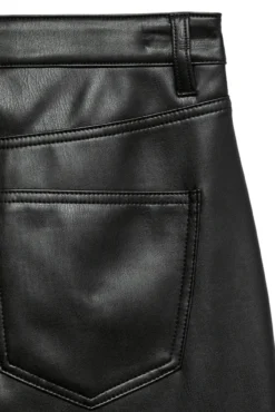 Pantalón largo efecto piel
