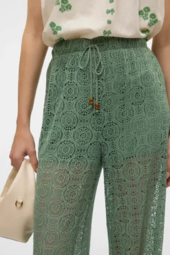 Pantalón largo fluido con calados