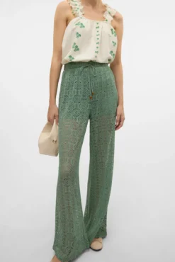 Pantalón largo fluido con calados