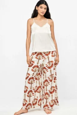 Pantalón largo pierna ancha estampado palmeras