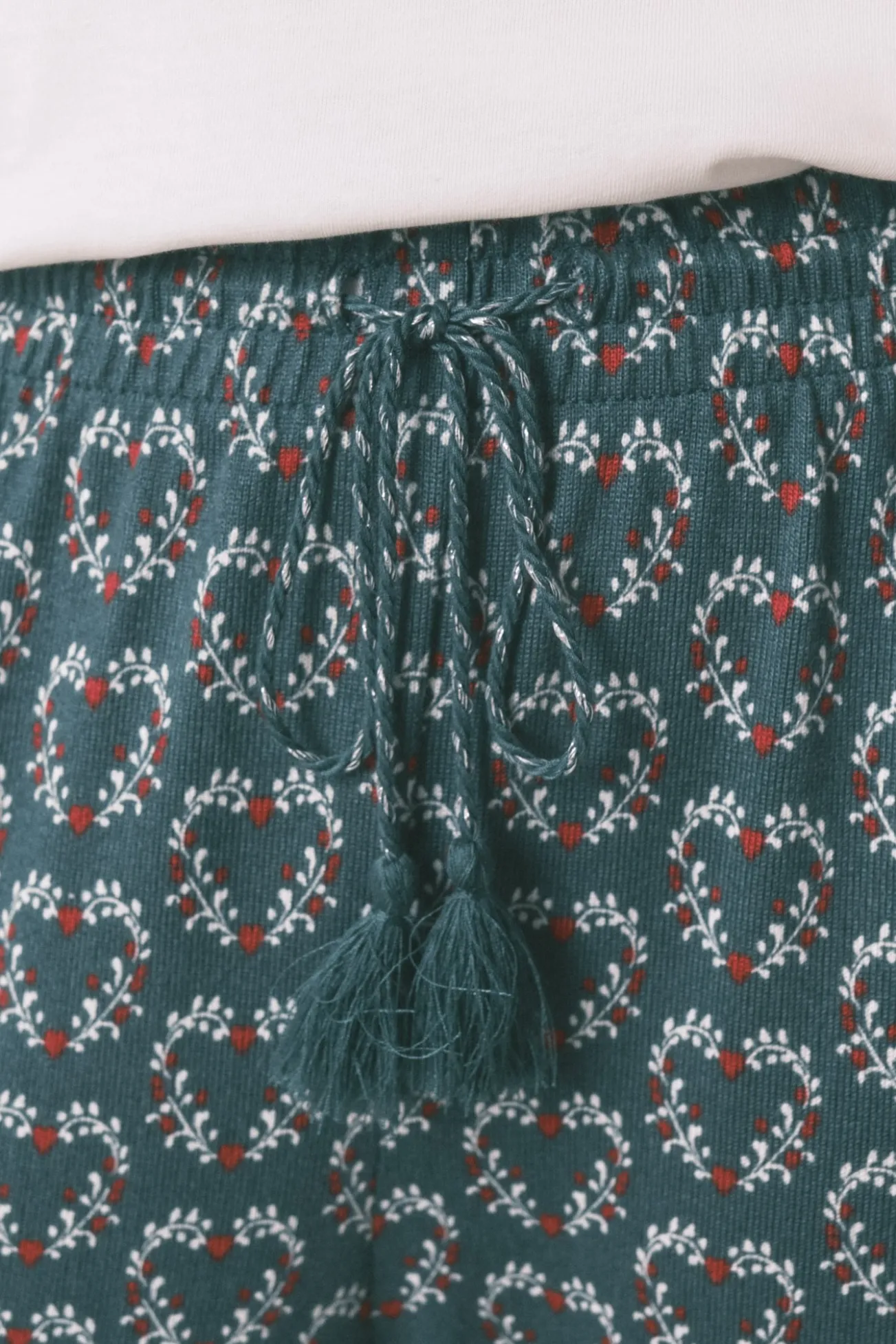 Pantalón largo punto ante estampado corazones