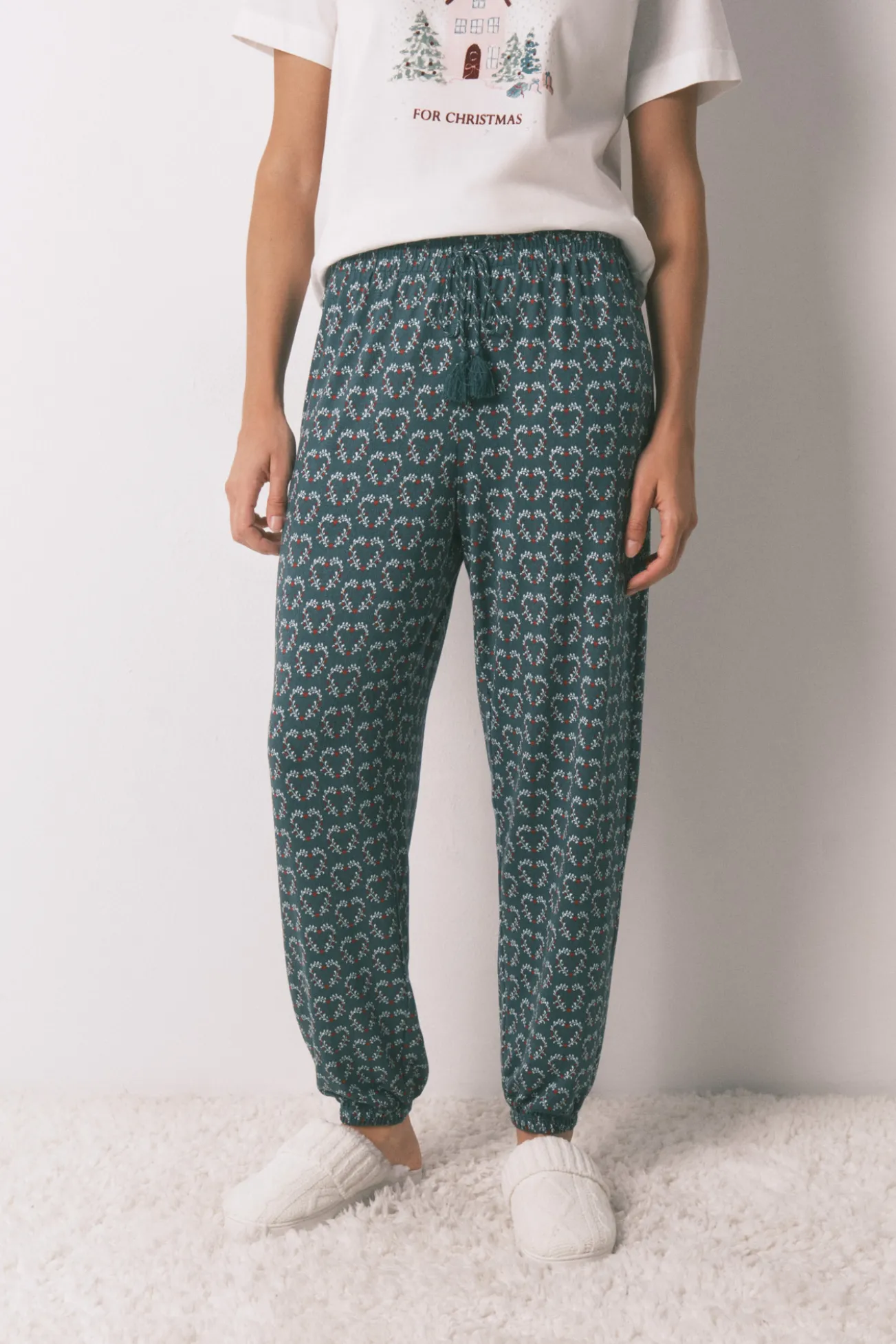 Pantalón largo punto ante estampado corazones