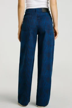 Pantalón loose fit estampado