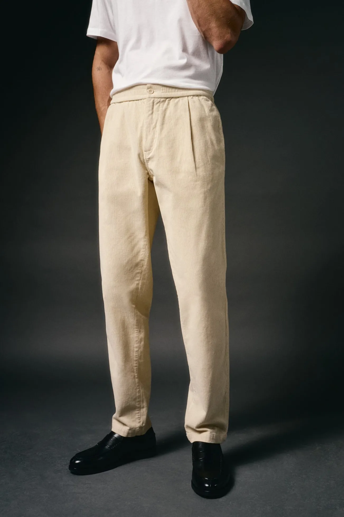Pantalón pana con gomas