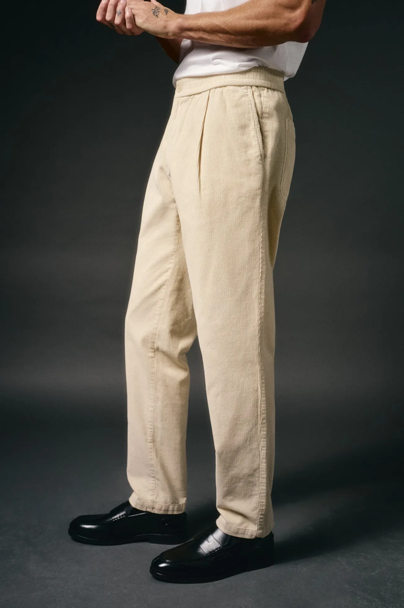 Pantalón pana con gomas