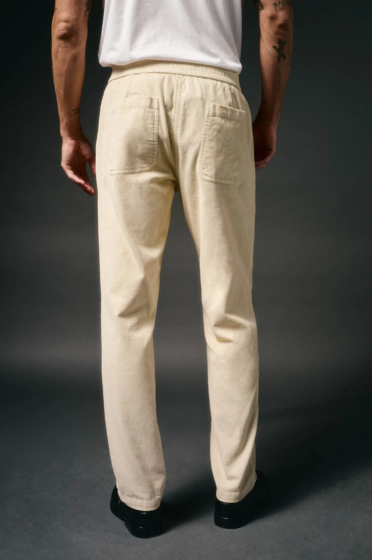 Pantalón pana con gomas