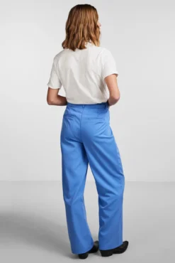 Pantalón pata ancha