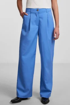 Pantalón pata ancha