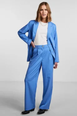 Pantalón pata ancha