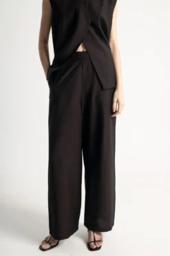 Pantalón pernera ancha