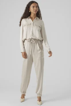 Pantalón pitillo efecto satinado