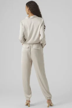 Pantalón pitillo efecto satinado