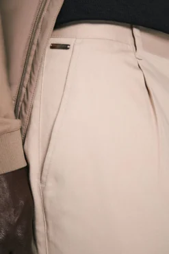 Pantalón pliegues wide fit