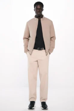 Pantalón pliegues wide fit
