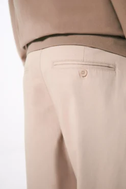 Pantalón pliegues wide fit