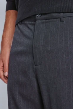 Pantalón rayas straight fit
