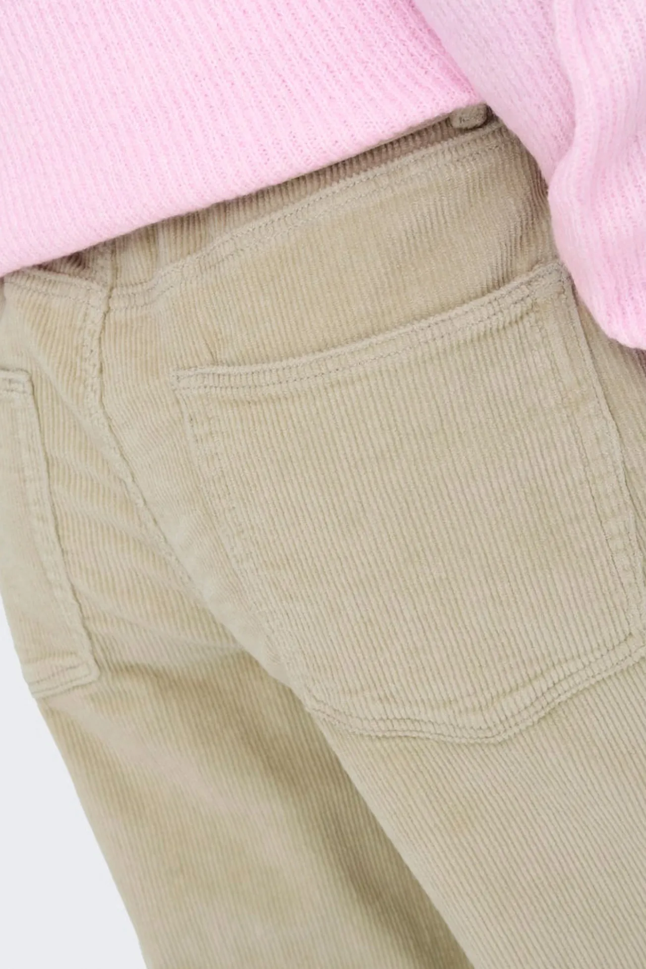 Pantalón recto con cinturón