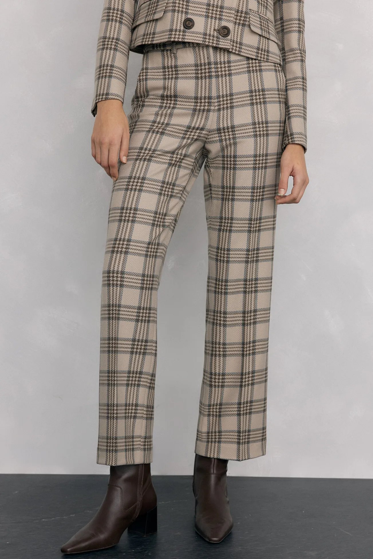 Pantalón recto de cuadros