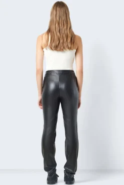 Pantalón recto polipiel