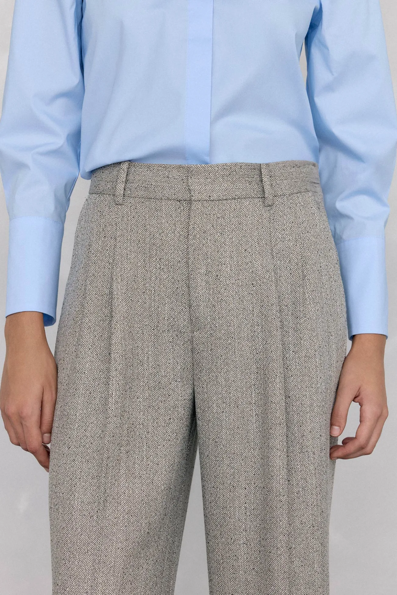 Pantalón recto textura espiga
