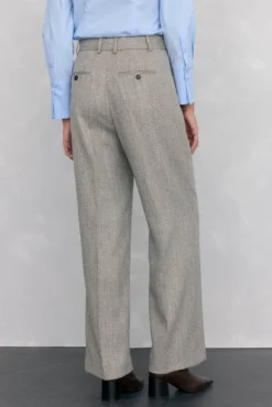 Pantalón recto textura espiga