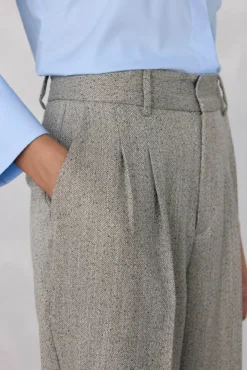 Pantalón recto textura espiga