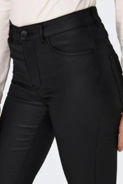 Pantalón skinny encerado tiro alto