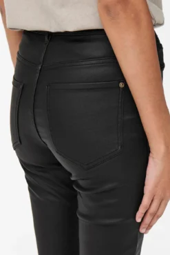 Pantalón skinny encerado tiro alto